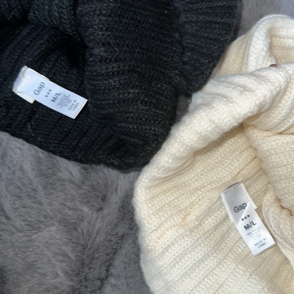 Two Woman’s GAP Hats - Picture 3 of 4
